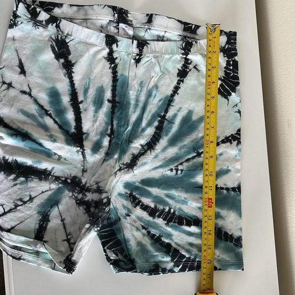 Garage Tie-Dye 5” Bike Shorts - Picture 4 of 5